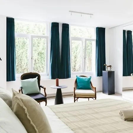 High-end 3bdr @ Center Apartment