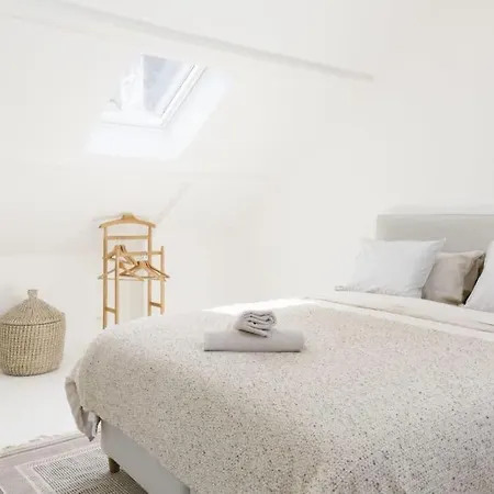 High-end 3bdr @ Center Apartment *