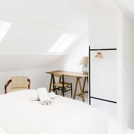 High-end 3bdr @ Center Apartment *